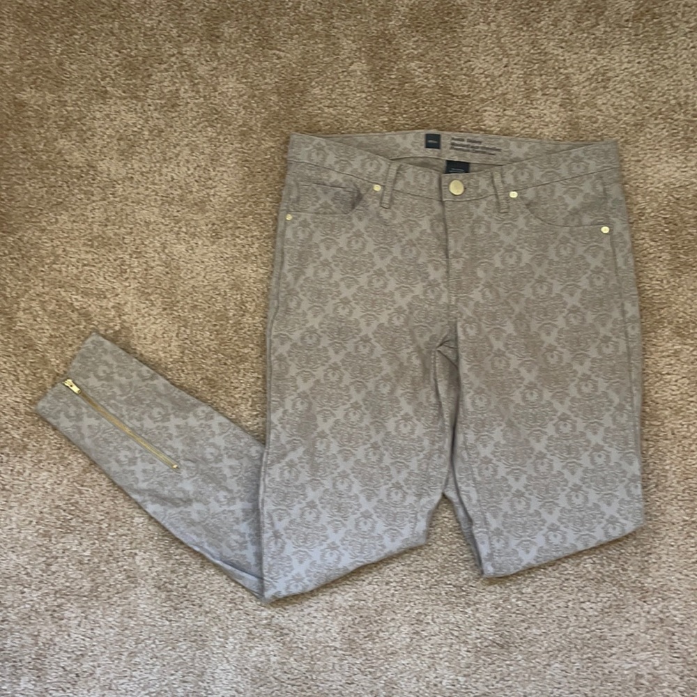 Tan damask print jeans. Has gold zipper on ankles. Size 6